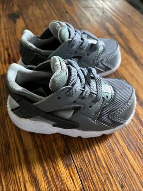 Nike Huarache Baby 5C
Gray